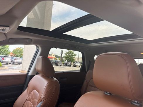 Used 2023 Nissan Pathfinder Platinum FWD image 12