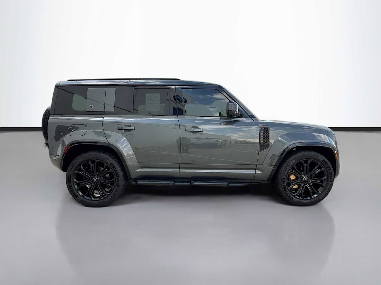 Used 2025 Land Rover Defender 110 AWD/4WD image 7