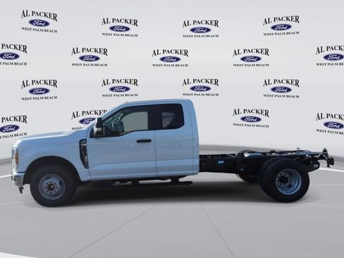 New 2026 Ford F350 XL w/ XL Chrome Package RWD image 2