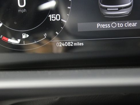 Used 2024 Land Rover Discovery Dynamic SE image 12