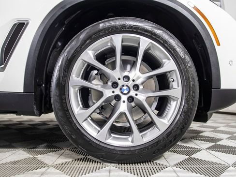 Used 2023 BMW X5 xDrive40i w/ Premium Package image 42