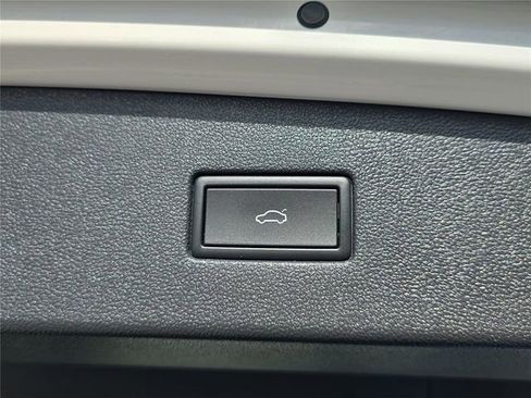 Used 2023 Volkswagen Tiguan SEL R-Line image 31