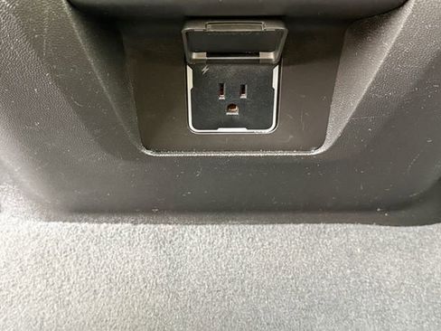 Used 2024 Chevrolet Suburban LT image 32