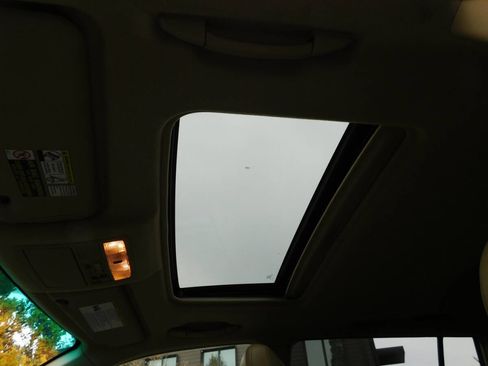 Used 2013 Toyota Highlander SE image 19