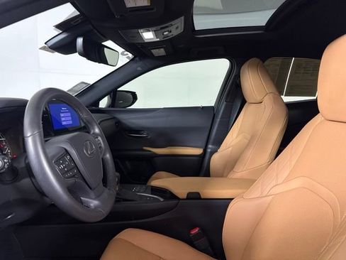 Used 2023 Lexus UX 250h FWD w/ Accessory Package (Z2) image 17
