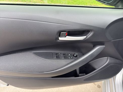 Used 2020 Toyota Corolla LE FWD image 9