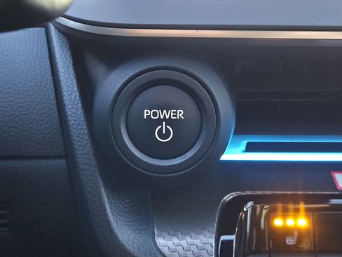 Used 2024 Toyota Prius XLE image 25