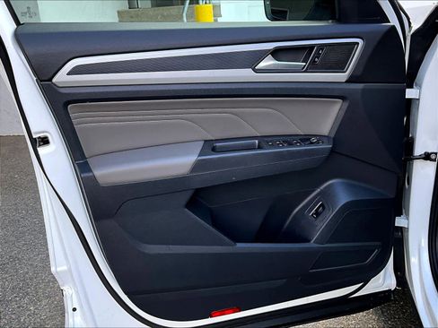 Used 2023 Volkswagen Atlas SEL R-Line image 9