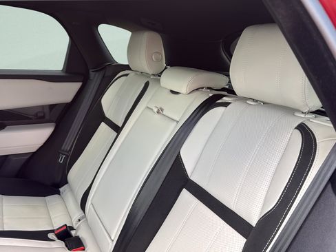 Used 2019 Land Rover Range Rover Velar R-Dynamic SE image 16