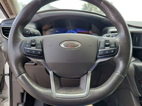 Used 2020 Ford Explorer Platinum w/ Premium Technology Package AWD/4WD image 20