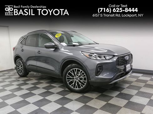 Used 2023 Ford Escape SE FWD image 1