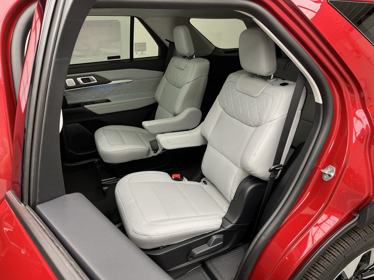 New 2026 Ford Explorer Platinum w/ LUX Leather Package AWD/4WD image 12