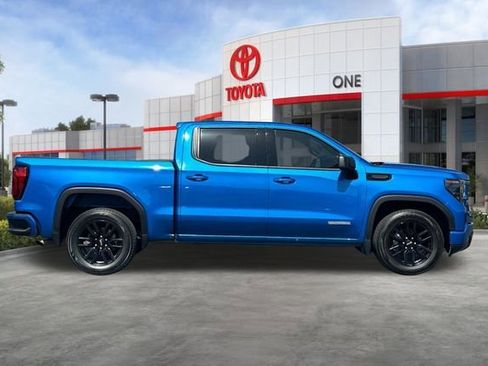 Used 2022 GMC Sierra 1500 Elevation RWD image 3