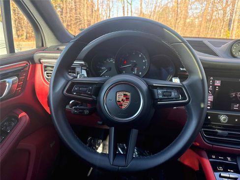 Used 2024 Porsche Macan w/ Premium Plus Package image 16