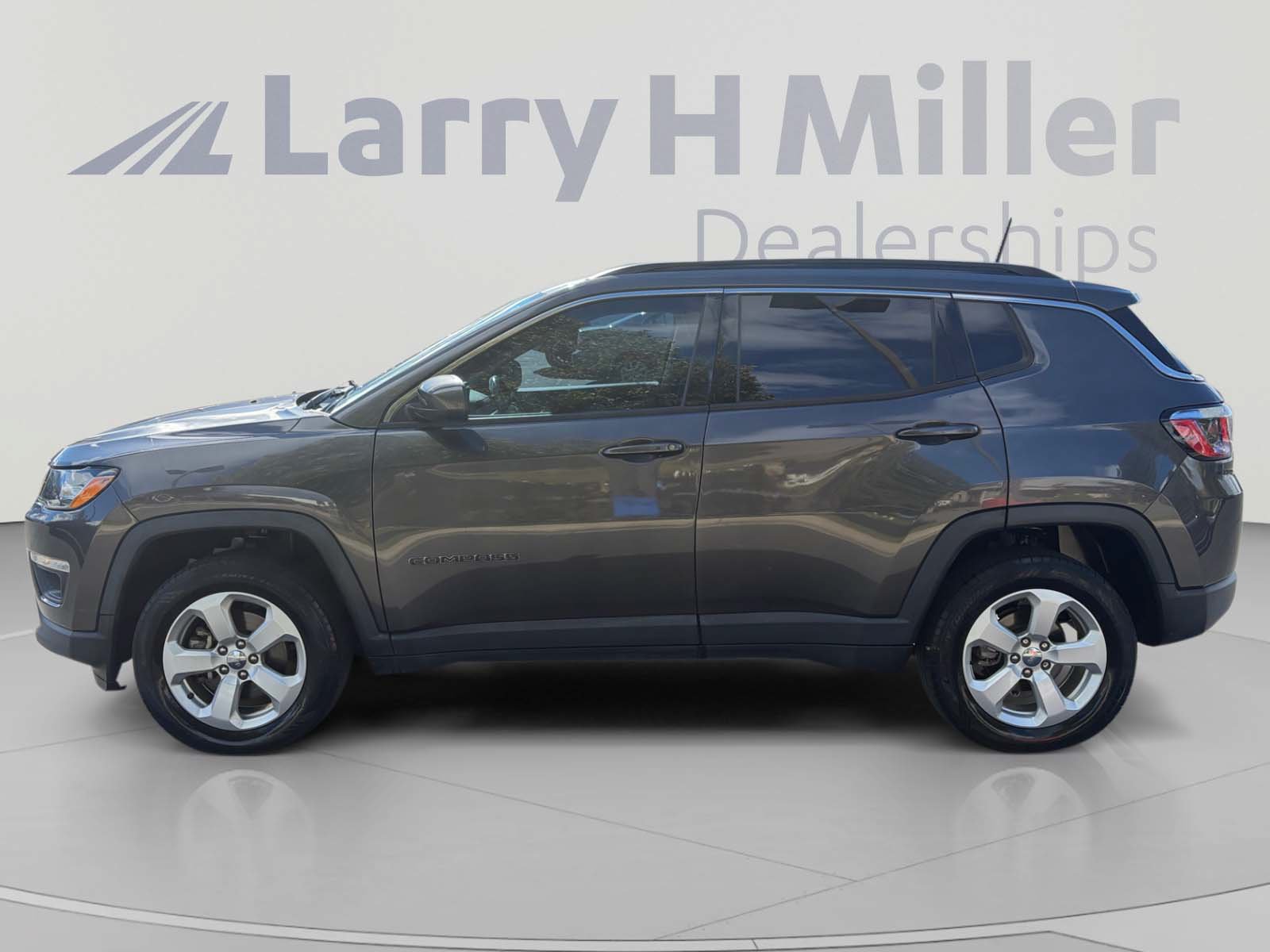 Used 2018 Jeep Compass Latitude AWD/4WD image 2