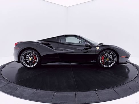 Used 2018 Ferrari 488 Spider RWD image 17