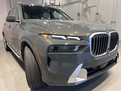 Used 2023 BMW X7 xDrive40i w/ Premium Package image 3