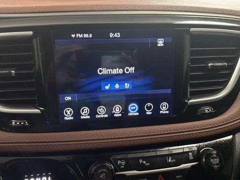 Used 2017 Chrysler Pacifica Limited FWD image 13