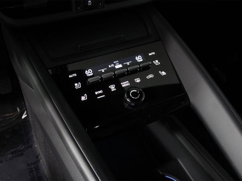 Used 2025 Porsche Macan Electric image 18