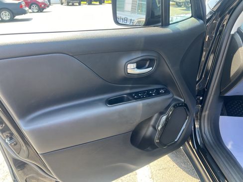 Used 2023 Jeep Renegade Altitude image 24