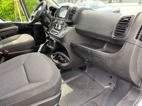 Used 2025 RAM ProMaster 2500 w/ U-Haul Equipment Group FWD image 18