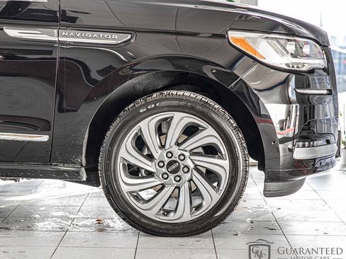 Used 2024 Lincoln Navigator L Reserve image 11