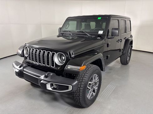 Used 2025 Jeep Wrangler Unlimited Sahara AWD/4WD image 4
