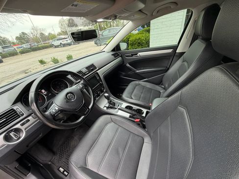 Used 2019 Volkswagen Passat 2.0T Wolfsburg image 21