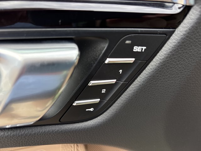 Used 2021 Porsche Macan S AWD/4WD image 19