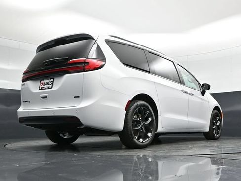 New 2026 Chrysler Pacifica Select w/ S Appearance Package AWD/4WD image 51