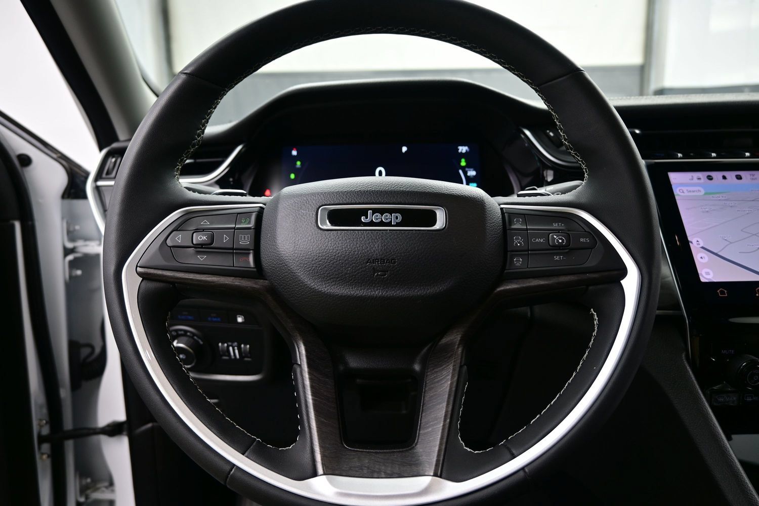 Used 2023 Jeep Grand Cherokee 4WD 4xe image 27