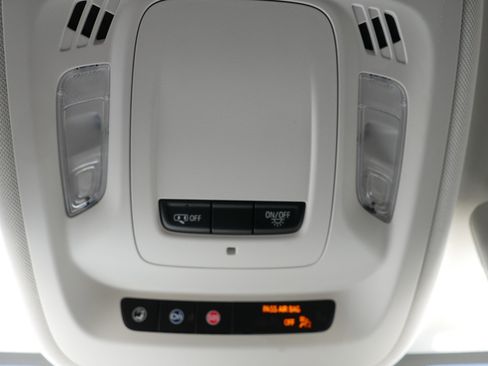 Used 2025 Buick Envision Preferred image 33