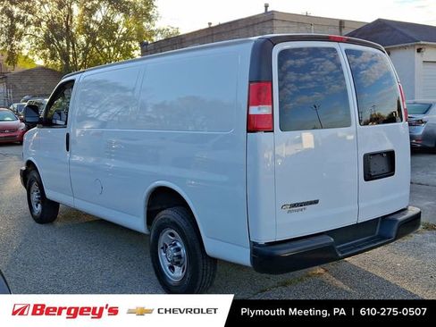 Used 2021 Chevrolet Express 2500 image 4