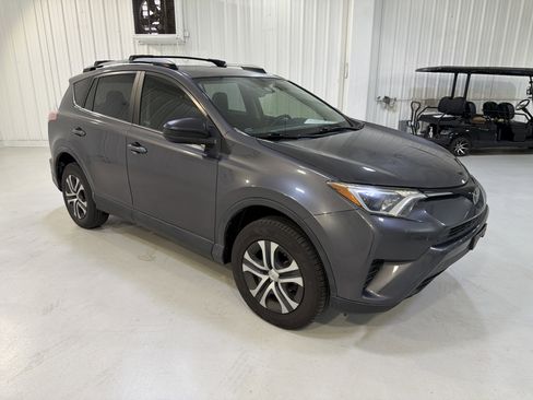 Used 2017 Toyota RAV4 LE FWD image 7