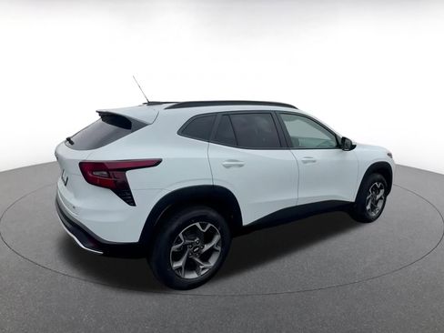Used 2025 Chevrolet Trax LT image 14