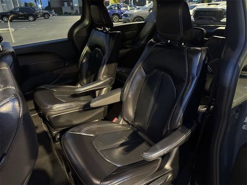 Used 2022 Chrysler Pacifica Touring-L w/ S Appearance Package image 25