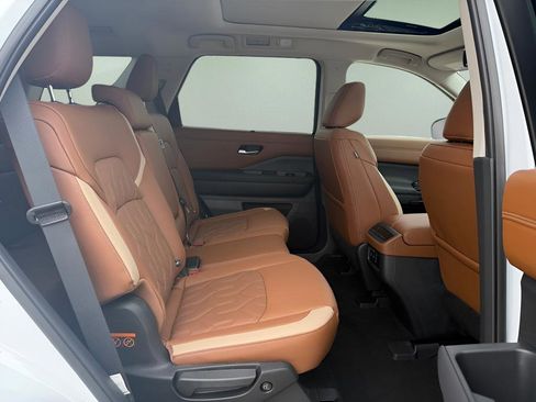 New 2026 Nissan Pathfinder SL image 14