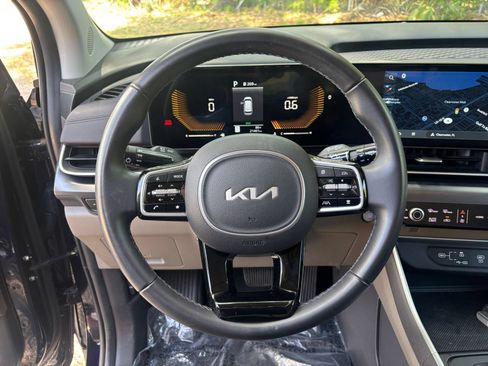 Used 2026 Kia Carnival FWD image 30
