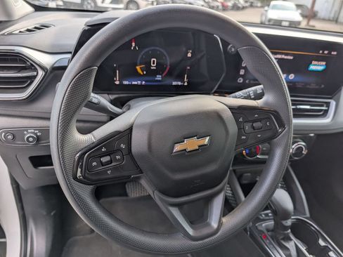 Used 2025 Chevrolet TrailBlazer LT AWD/4WD image 15