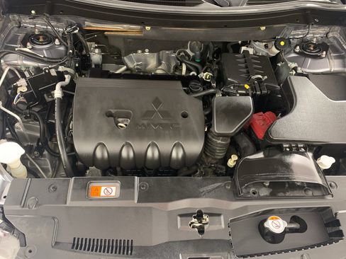 Used 2018 Mitsubishi Outlander SEL image 10