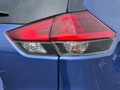 Used 2020 Nissan Rogue SV FWD image 30