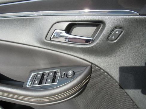 Used 2017 Chevrolet Impala LT w/ Leather Package image 19