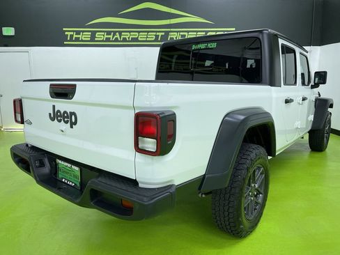 Used 2025 Jeep Gladiator Sport image 9