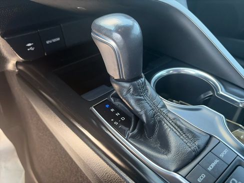 Used 2018 Toyota Camry XSE FWD image 24