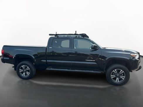Used 2019 Toyota Tacoma SR5 AWD/4WD image 2