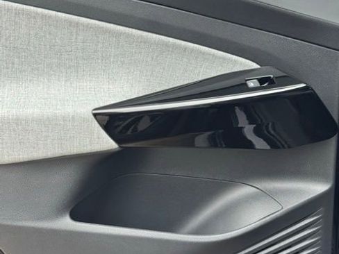 Used 2025 Volkswagen ID.4 Pro image 23