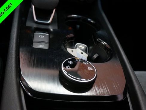 Used 2023 Nissan Rogue SV image 20