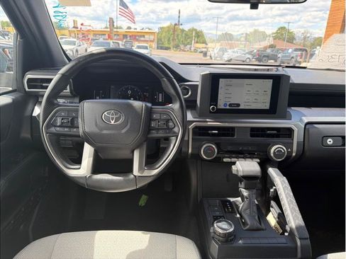 Used 2025 Toyota 4Runner SR5 AWD/4WD image 5