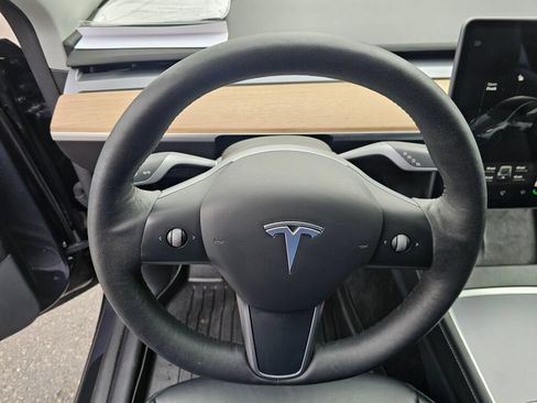 Used 2021 Tesla Model Y Long Range AWD/4WD image 27