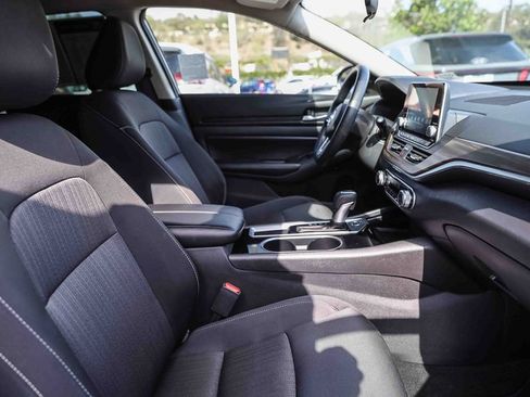Used 2024 Nissan Altima 2.5 SV FWD image 17